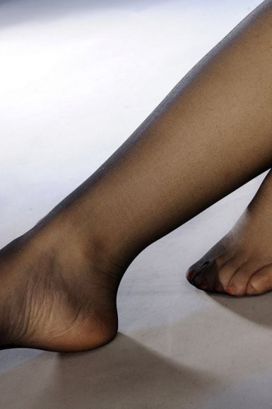 新2网址大全_巴西一名男子第60次手术完毕后和医生一起合影